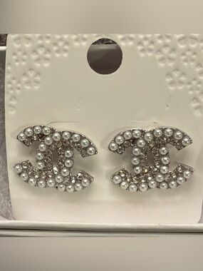 Pearl & Crystal Interlocking CC Stud Earrings - White
